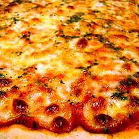 recette Pizza maison crousti-moelleuse à la pâte délicieusement parfumée