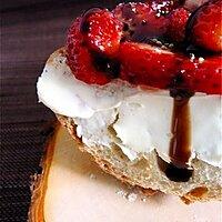 recette Tartine de mara des bois sur un lit de mascarpone et caramel balsamique