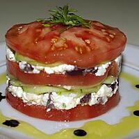 recette Mille-feuilles de tomates à la féta et aux concombres