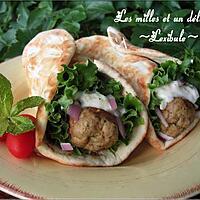 recette Pitas de porc haché, sauce à l'ail