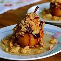 recette Poires pochées coeur crème d'amandes, gelée de sirop vanillée et crumble/caramel