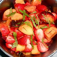 recette ZUPPETTA DE FRAISES ET PECHES MARASCHINO ET MENTHE