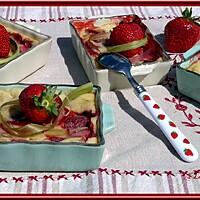 recette Clafoutis au yaourt, fraises et rhubarbe