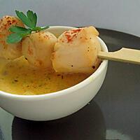 recette Petite brochette de noix de St Jacques juste poêlées sauce curry et pointe de curcuma