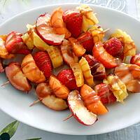 recette BROCHETTES DE FRUITS FRAIS AU CARAMEL