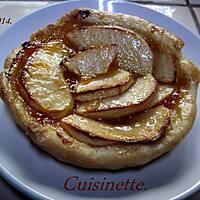 recette tartelettes auc pommes sur un lit de confiture.