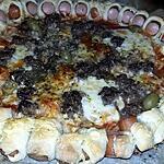 recette Pizza carnivore fourré au saucisses