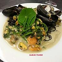 recette De retour de la mer..... Moules, coques, aux pâtes noires, cresson fontaine et salicorne