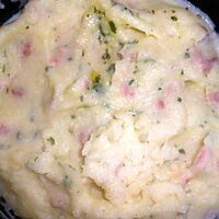 recette PUREE AU BEURRE PERSILLE ET LARDONS