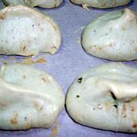 recette Meringues psychedeliques aux noisettes caramelisees