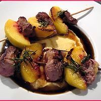 recette Brochettes canard et pêches sur polenta