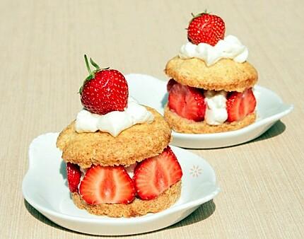 shortcakes aux fraises ou scones fourrés à la chantilly
