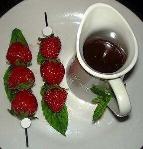 Brochettes-de-fraises-Mara-au-Nutella-06.JPG