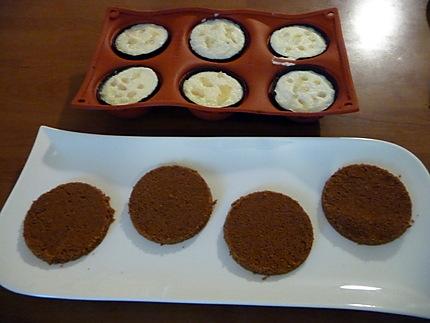 Dômes au chocolat à la mousse de poire et croquant spéculos