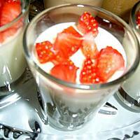 recette Verrines de mousse au chocolat blanc et dés de fraises