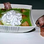 recette VELOUTE DE PETITS POIS CHANTILLY CREME DE COCO CHIPS DE LARD ET CROUTONS