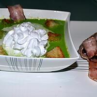 recette VELOUTE DE PETITS POIS CHANTILLY CREME DE COCO CHIPS DE LARD ET CROUTONS