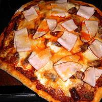 recette Pizza tunisienne à la viande hachée,filet de poulet et merguez
