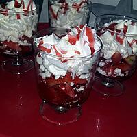 recette Verrines gourmandes fraise meringues chantilly