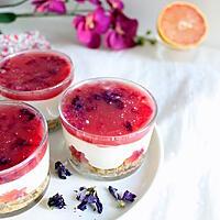 recette Cheesecake en verrine, gelée de pomélo et fleurs mauves séchées { sans cuisson }