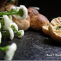 recette **Petits pains semi complet un peu Bio au lait d' amande agrémenté en version salée ou sucrée**