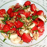 recette SALADE DE FRAISES BANANES FRUITS SECS SIROP DE COQUELICOT