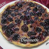 recette Tarte aux cerises noires avec une crème.