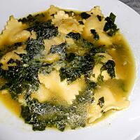 recette RAVIOLI AU BROCCIU ET  BOUILLON AUX EPINARDS