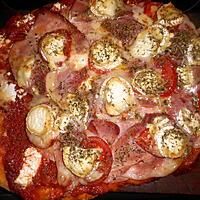 recette Pizza aux fromages de chevre et au jambon