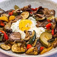 recette Oeufs et légumes d'été rotis