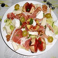 recette SALADE FIGUES AUX DEUX FROMAGES ET JAMBON DE PARMA