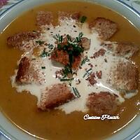 recette Velouté de courge butternut aux châtaignes, noix et croûtons.