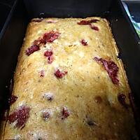 recette cake fraise , groseille rouge et peche