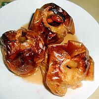 recette POMMES AU FOUR FARCIES AUX AMANDES ET NOISETTES AU MIEL