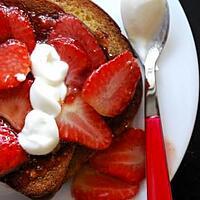 recette Pain brioché perdu dans les fraises