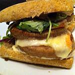 recette Burger au haché de poulet, maroilles,oignons rouges et sauce kebab