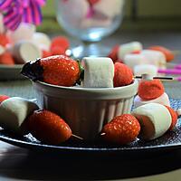 recette brochettes de fraises et chamalows pour fondue au chocolat