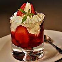 recette Coupe de fraises marinées à la verveine citronnelle et chantilly