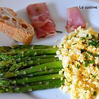 recette Asperges vertes à la flamandes parfumée à l'ail des ours