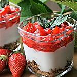 recette Mousse de coco sur crumble de kasha aux fraises, bio, sans gluten, sans lait, sans œufs