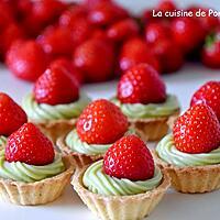 recette Mini tartelette garnie de crème d'avocat surmonté d'une fraise