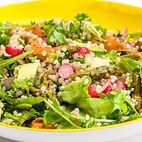 recette Salade de quinoa, avocat, asperges, truite fumée, radis et roquette,