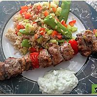 recette Brochettes d'agneau, salade de riz, sauce yaourt et concombre