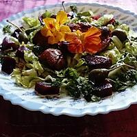 recette assiette foies  confits,fleurs  de capucines,   de capres,,betterave,salade