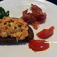 recette Oeuf brouillé à la tomate sur canapé