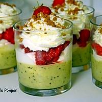 recette Mousse de kiwis, fraises et croquant de spéculoos