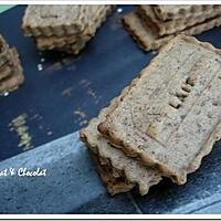 recette ** Biscuits "pas trop" à la farine complète et  confiture de lait aux amandes et noisettes torréfiées**