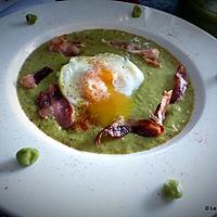 recette Crème de petits pois, œuf poché et bacon croustillant