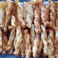 recette Torsades feuilletées parmesan, comté et sel aux herbes de Provence et tomate