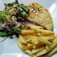 recette Steak de marlin(espadon) épicé et salade(roquette-laitue-chou-noisettes)